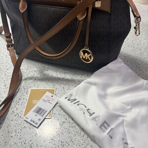 Large sized Michael Kors purse 100% Authentic!